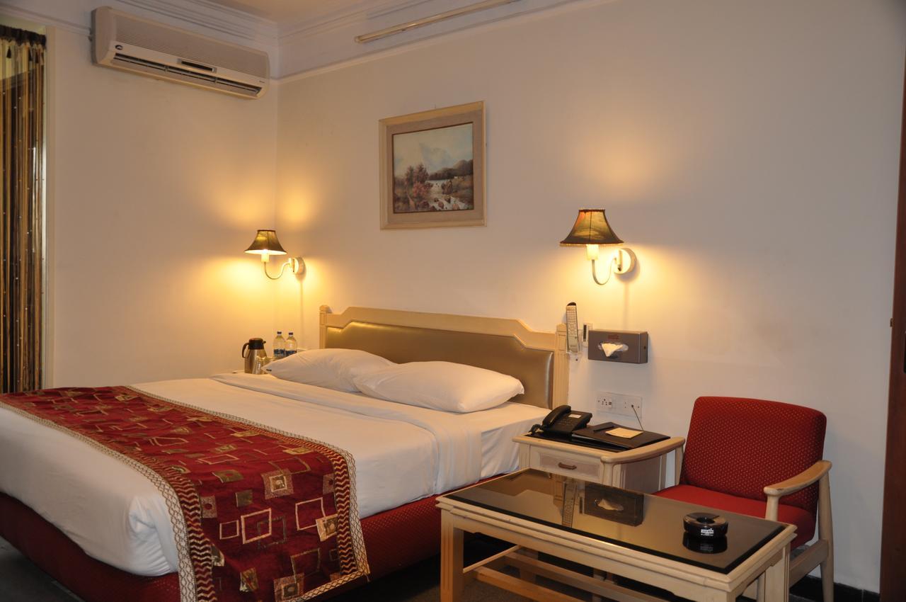 Hotel Sovereign Daman Exteriér fotografie